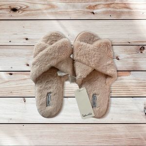 Splendid blush pink slippers size M/L.